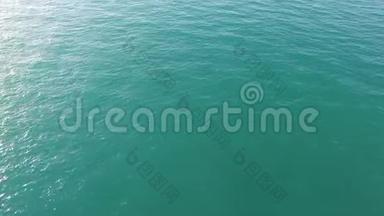 平静的大海和蓝色清澈的水背景。 <strong>库存</strong>。 平静海水的俯视图